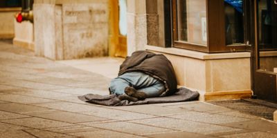 homeless person / CC0 jon-tyson