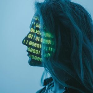 KI-Gesetz: EU-Parlament will “Entkleidungs-Apps” verbi