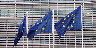 commission eu flags