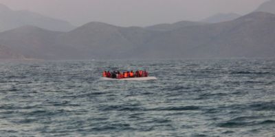 Refugees boat close o the Greek islands