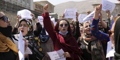 Picture of women demonstrating in Afghanistan