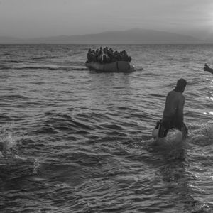 Refugess arrive in greece