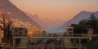 Trains Lake Lugano