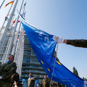 Lifting of European colours by the Eurocorps © European Union 2018 - Source : EP