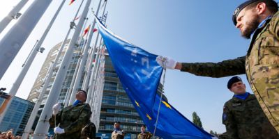 Lifting of European colours by the Eurocorps © European Union 2018 - Source : EP