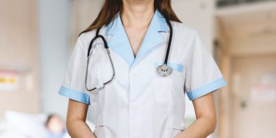 Female healthcare worker / CC0 jeshoots-com