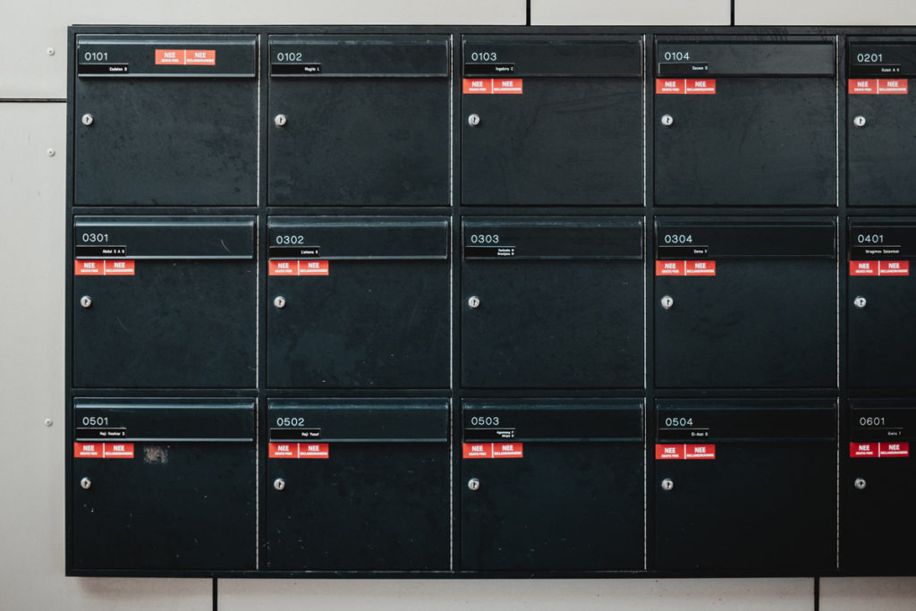 Black mailboxes / CC0 Bernard Hermant